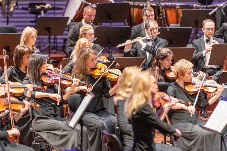 Ar grandiozu Liepājas Simfoniskā orķestra un pasaulslavenā čellista Miša Maiska koncertu atklāts 27. Liepājas Starptautiskais zvaigžņu festivāls 248441