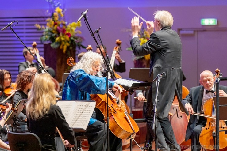 Ar grandiozu Liepājas Simfoniskā orķestra un pasaulslavenā čellista Miša Maiska koncertu atklāts 27. Liepājas Starptautiskais zvaigžņu festivāls 248445