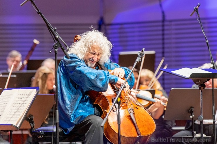Ar grandiozu Liepājas Simfoniskā orķestra un pasaulslavenā čellista Miša Maiska koncertu atklāts 27. Liepājas Starptautiskais zvaigžņu festivāls 248446