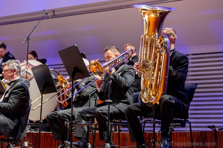 Ar grandiozu Liepājas Simfoniskā orķestra un pasaulslavenā čellista Miša Maiska koncertu atklāts 27. Liepājas Starptautiskais zvaigžņu festivāls 248452