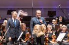 Ar grandiozu Liepājas Simfoniskā orķestra un pasaulslavenā čellista Miša Maiska koncertu atklāts 27. Liepājas Starptautiskais zvaigžņu festivāls 2