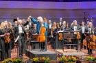 Ar grandiozu Liepājas Simfoniskā orķestra un pasaulslavenā čellista Miša Maiska koncertu atklāts 27. Liepājas Starptautiskais zvaigžņu festivāls 10