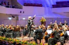 Ar grandiozu Liepājas Simfoniskā orķestra un pasaulslavenā čellista Miša Maiska koncertu atklāts 27. Liepājas Starptautiskais zvaigžņu festivāls 16