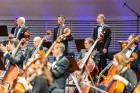 Ar grandiozu Liepājas Simfoniskā orķestra un pasaulslavenā čellista Miša Maiska koncertu atklāts 27. Liepājas Starptautiskais zvaigžņu festivāls 17