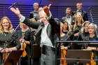 Ar grandiozu Liepājas Simfoniskā orķestra un pasaulslavenā čellista Miša Maiska koncertu atklāts 27. Liepājas Starptautiskais zvaigžņu festivāls 20