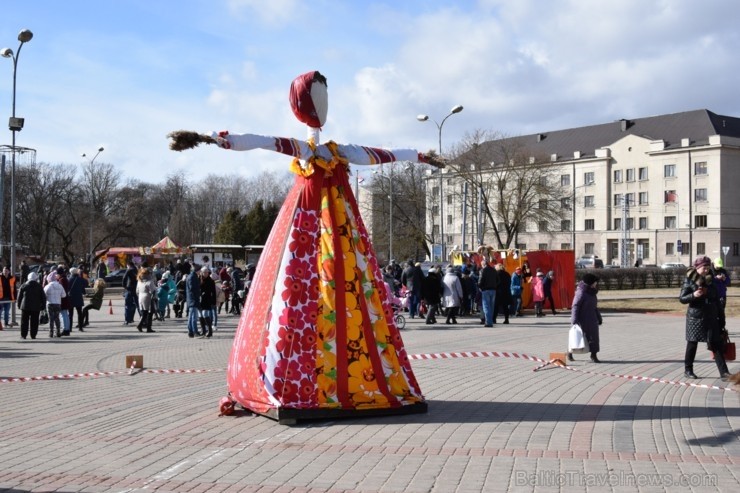 Ik gadu Daugavpilī, ievērojot senas slāvu tradīcijas, plaši un krāšņi tiek atzīmēta Masļeņica jeb ziemas pavadīšanas un pavasara sagaidīšanas svētki 248459