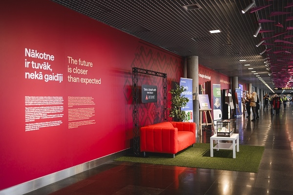 Looking into the future – Riga Airport celebrates the Latvia's Independence Day with an exhibition of innovative Latvian companies