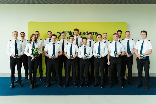 «airBaltic» Pilot Academy Celebrates 17 Graduates